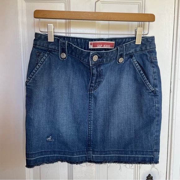 Gap distressed vintage mini Jean skirt Denim Skirt Cutoff style Size 2 Frayed - Picture 1 of 6